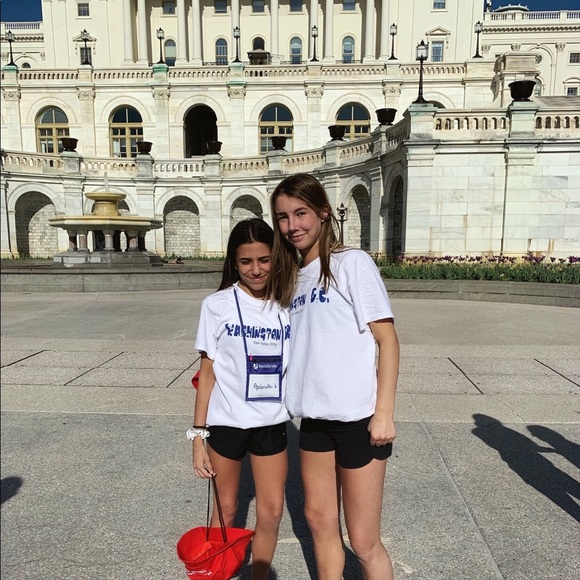 Meet your Posher, Aly - Picture 2 of 5